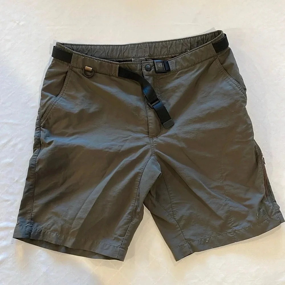 Nike ACG men’s nylon shorts size 34 built in belt